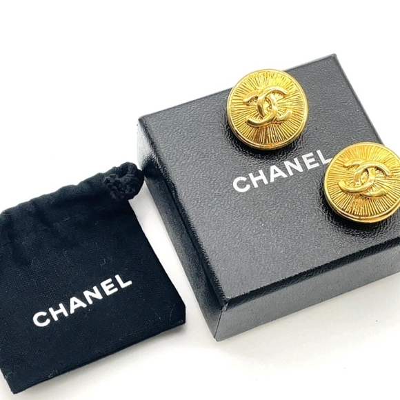 100% Authentic Chanel Coco Marks Round GP Earrings W/Box/Bag - Picture 3 of 15
